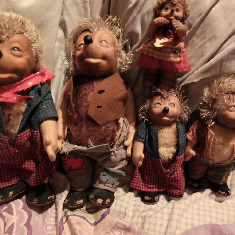 VINTAGE RARE country hedgehog family